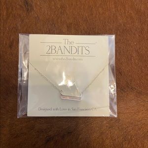 The 2Bandits 18” silver iridescent bar necklace.